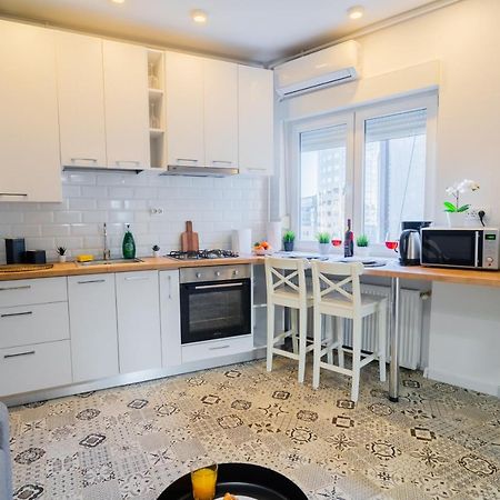 One Bedroom Flat In Bucharest'S Historic District Esterno foto