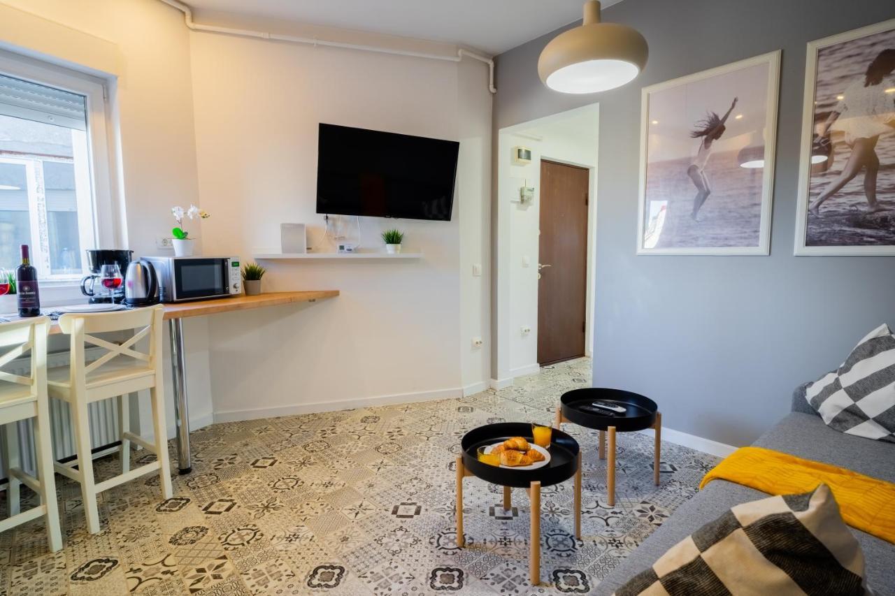 One Bedroom Flat In Bucharest'S Historic District Esterno foto