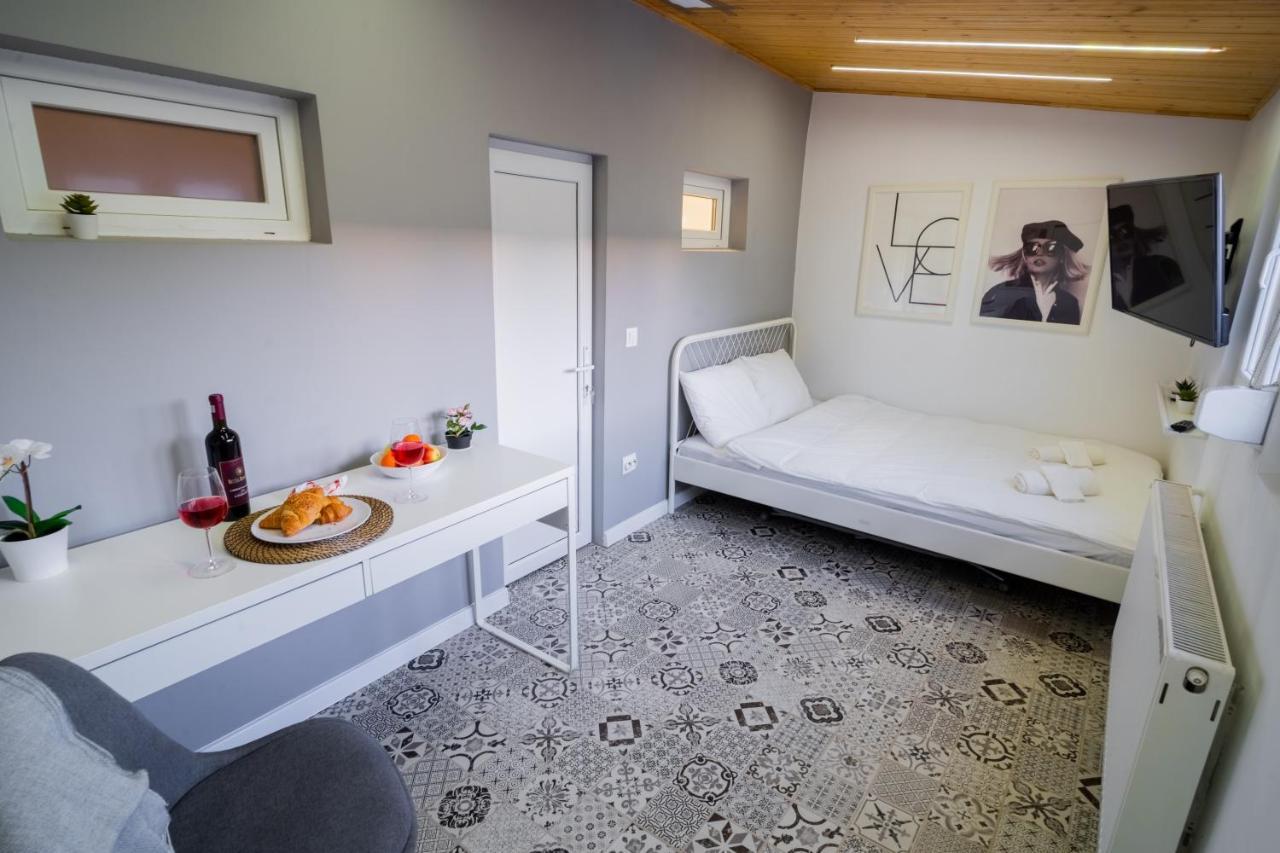 One Bedroom Flat In Bucharest'S Historic District Esterno foto