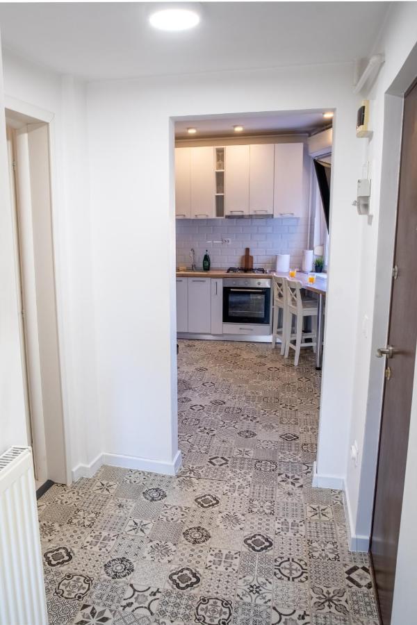 One Bedroom Flat In Bucharest'S Historic District Esterno foto