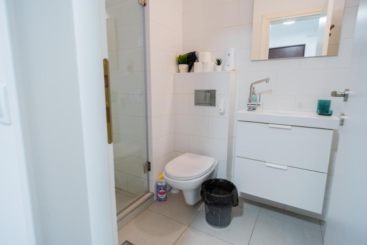 One Bedroom Flat In Bucharest'S Historic District Esterno foto
