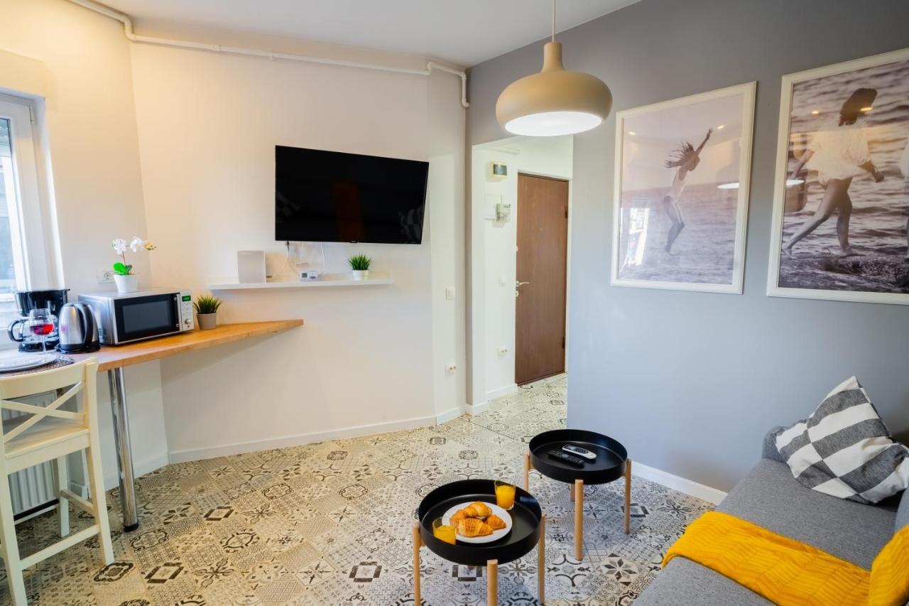 One Bedroom Flat In Bucharest'S Historic District Esterno foto
