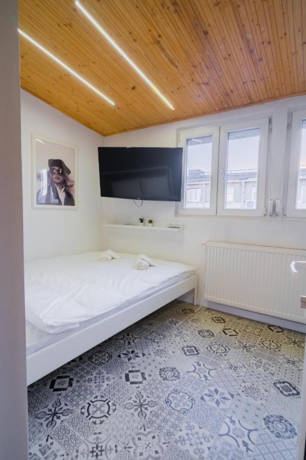 One Bedroom Flat In Bucharest'S Historic District Esterno foto