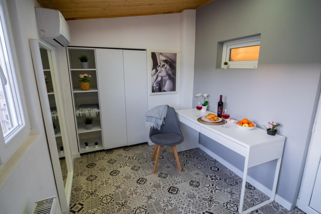One Bedroom Flat In Bucharest'S Historic District Esterno foto