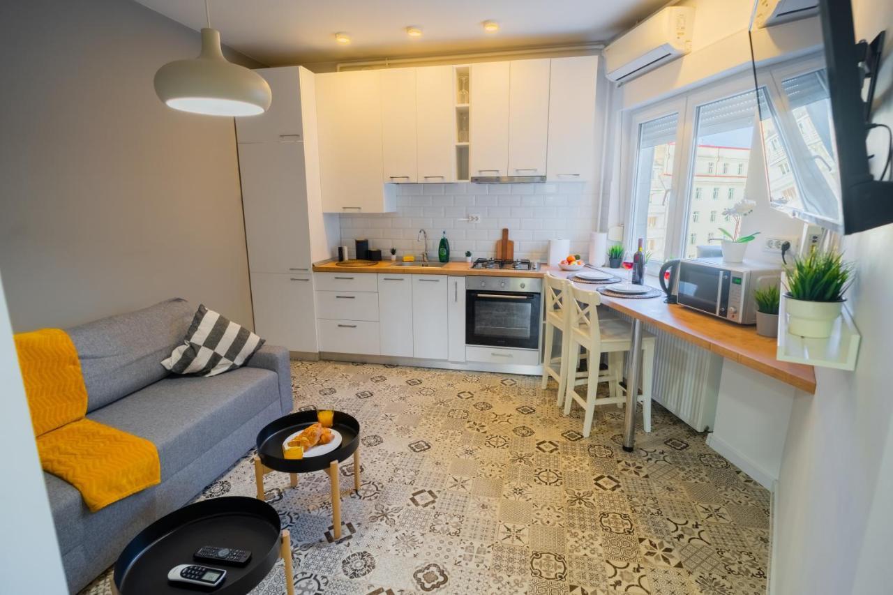 One Bedroom Flat In Bucharest'S Historic District Esterno foto